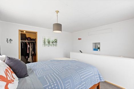 Photo of property in 11 Perrin Place, Kelvin Grove, Palmerston North, 4414