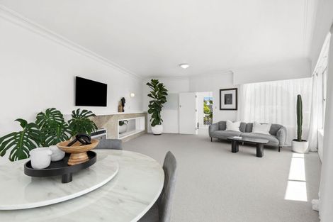 Photo of property in 8 Wallace Place, Westown, New Plymouth, 4310