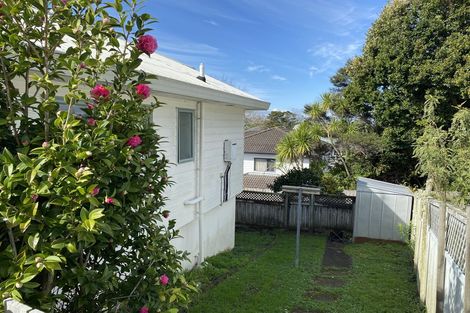 Photo of property in 1/4 Mossop Rise, Glenfield, Auckland, 0629