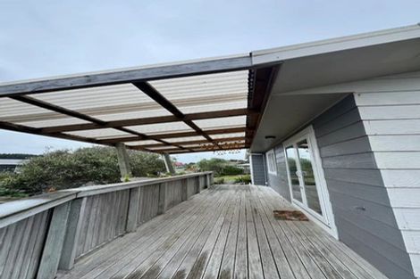 Photo of property in 5 Simcox Street, Otaki Beach, Otaki, 5512