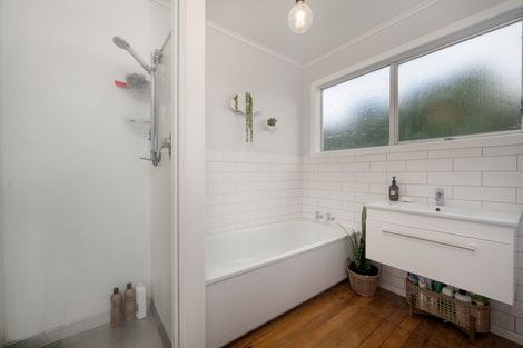 Photo of property in 30 Kiteroa Terrace, Rothesay Bay, Auckland, 0630