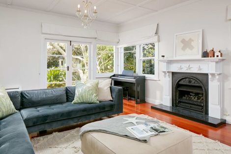 Photo of property in 12 Lysnar Street, Okitu, Gisborne, 4010