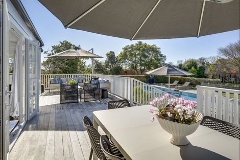 Photo of property in 59 Busby Hill, Havelock North, 4130