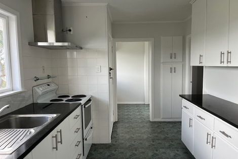 Photo of property in 11 Thomas Rea Place, Te Atatu South, Auckland, 0610