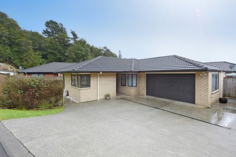 Photo of property in 19 Aragon Grove, Kingsley Heights, Upper Hutt, 5018