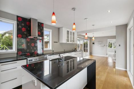 Photo of property in 54 Collins Avenue, Tawa, Wellington, 5028