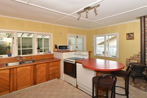 Photo of property in 1 Mclean Street, Woodville, 4920