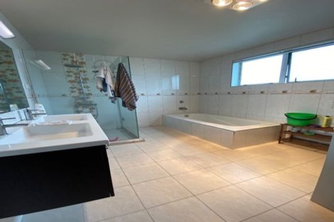 Photo of property in 63 Zara Court, Windsor Park, Auckland, 0632