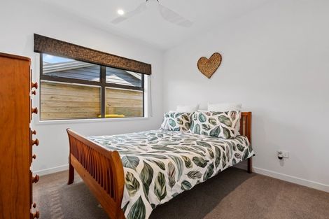 Photo of property in 2 Makura Drive, Papamoa Beach, Papamoa, 3118