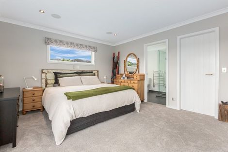 Photo of property in 15 Sumner Terrace, Aotea, Porirua, 5024