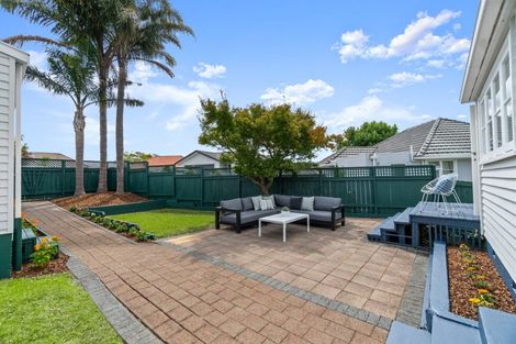 Photo of property in 47 Philomel Crescent, Bayswater, Auckland, 0622