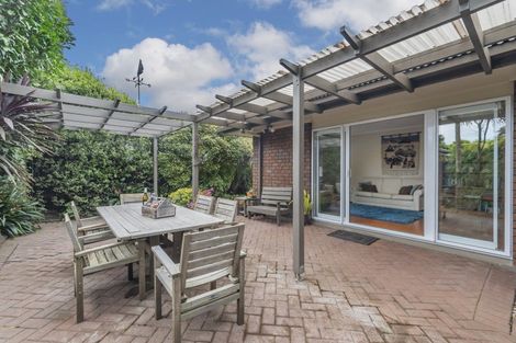 Photo of property in 2 Roselawn Lane, Pahurehure, Papakura, 2113