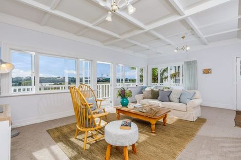 Photo of property in 42 Waterview Road, Stanley Point, Auckland, 0624