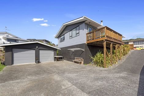 Photo of property in 16 La Salle Drive, Westown, New Plymouth, 4310
