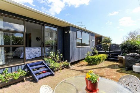 Photo of property in 12 Ridge Lane, New Plymouth, 4310