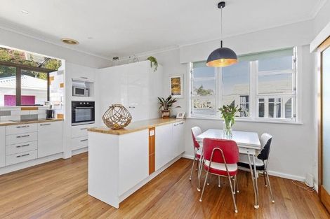 Photo of property in 58 Airlie Road, Plimmerton, Porirua, 5026