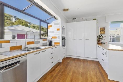 Photo of property in 58 Airlie Road, Plimmerton, Porirua, 5026