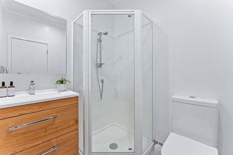 Photo of property in 11f Clearwater Cove, West Harbour, Auckland, 0618