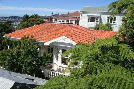 Photo of property in 27 Central Terrace, Kelburn, Wellington, 6012