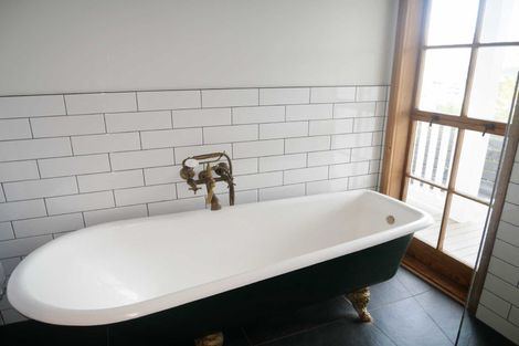 Photo of property in 7 Ticehurst Road, Lyttelton, 8082