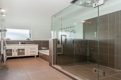 Photo of property in 44 Hepburn Road, Glendene, Auckland, 0602