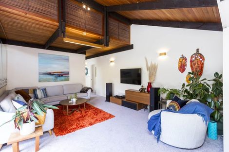 Photo of property in 19 Freemans Way, Pinehaven, Upper Hutt, 5019