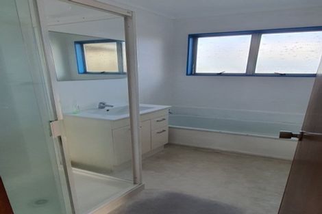 Photo of property in 2/25 Gill Avenue, Te Atatu Peninsula, Auckland, 0610