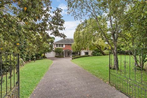 Photo of property in 139 Glenfield Road, Hillcrest, Auckland, 0626