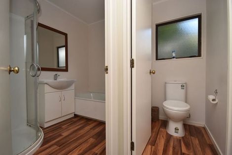 Photo of property in 4 Glen Close, Glen Eden, Auckland, 0602