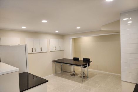 Photo of property in 102 Wiseley Road, West Harbour, Auckland, 0618