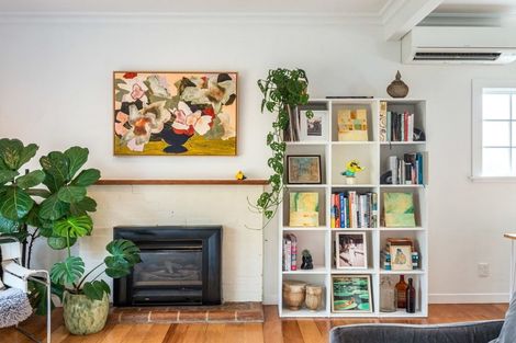 Photo of property in 1/92 Eversleigh Road, Belmont, Auckland, 0622