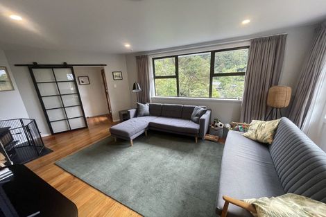 Photo of property in 155 Pinehaven Road, Pinehaven, Upper Hutt, 5019