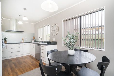 Photo of property in 71 Rhodes Drive, Kelvin Grove, Palmerston North, 4414