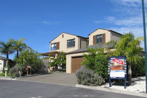 Photo of property in 10 Rosella Place, Murrays Bay, Auckland, 0630