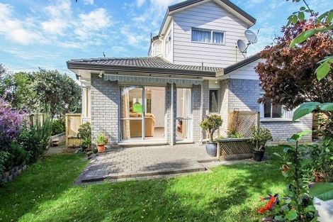 Photo of property in 2/29 Eastern Beach Road, Eastern Beach, Auckland, 2012