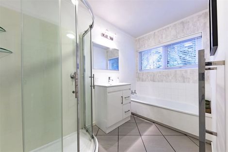 Photo of property in 422 Scenic Drive, Waiatarua, Auckland, 0612