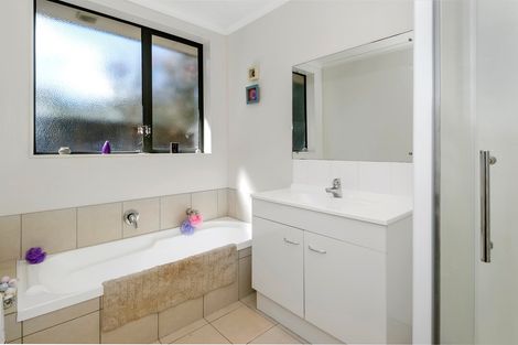 Photo of property in 4 George Arthur Place, Pukekohe, 2120