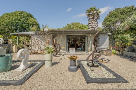 Photo of property in 24 Pye Place, Hot Water Beach, Whitianga, 3591