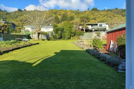 Photo of property in 108 Waikawa Road, Picton, 7220