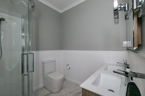 Photo of property in 24 Seapoint Road, Bluff Hill, Napier, 4110