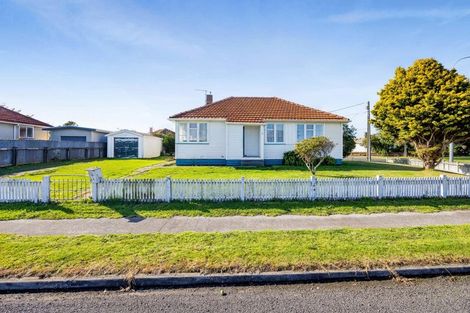 Photo of property in 2 Waihi Road, Hawera, 4610