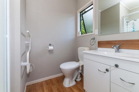 Photo of property in 2/5 September Place, Forrest Hill, Auckland, 0620
