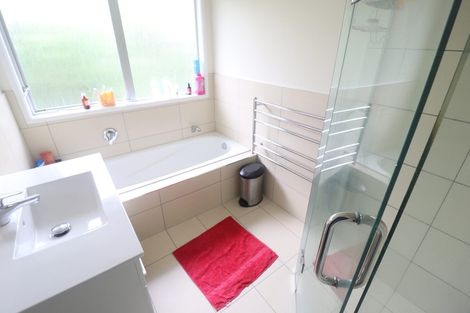 Photo of property in 1/37 Shanaway Rise, Hillcrest, Auckland, 0627