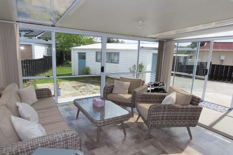 Photo of property in 8 Pipitea Place, Massey, Auckland, 0614