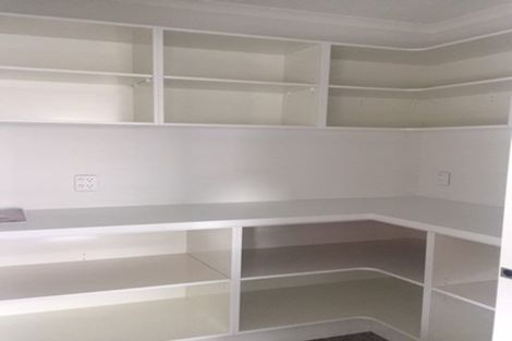 Photo of property in 42 Vinistra Road, Kumeu, 0810