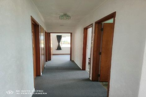 Photo of property in 81 Chivalry Road, Glenfield, Auckland, 0629