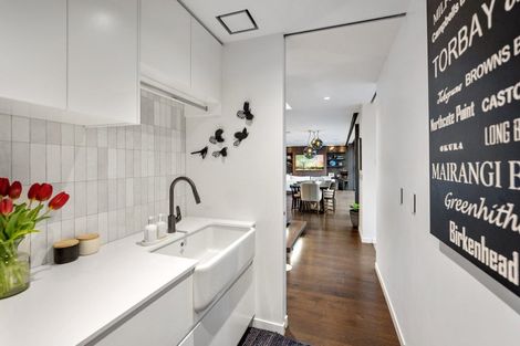 Photo of property in 222 Hurstmere Road, Takapuna, Auckland, 0622