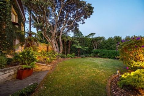 Photo of property in 5 Eastcliffe Road, Castor Bay, Auckland, 0620