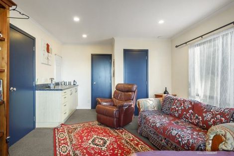 Photo of property in 39 Dress Circle, Newlands, Wellington, 6037