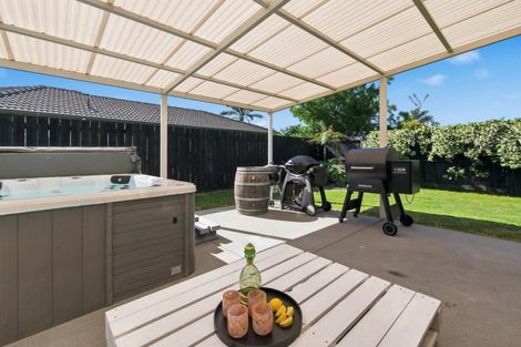 Photo of property in 42 Butterworth Crescent, Papamoa Beach, Papamoa, 3118